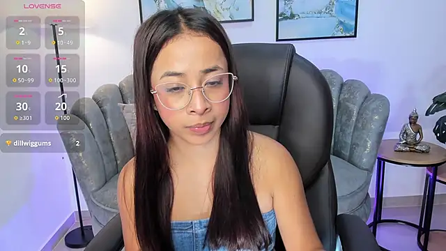 Snapshot of July_Adams chatting on 28, 11, 2025 July Adams online show from 28, 11, 2025