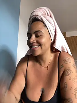 Snapshot of Chloe_Leaozinho chatting on 29, 10, 2025 Chloe Leaozinho online show from 29, 10, 2025