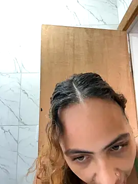 Chloe Leaozinho online show from 4, 11, 2025