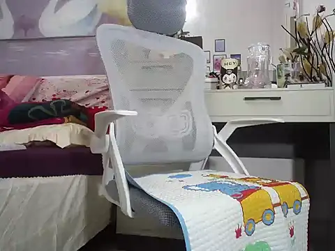 Snapshot of lyly_asian chatting on 8, 11, 2025 lyly asian online show from 8, 11, 2025