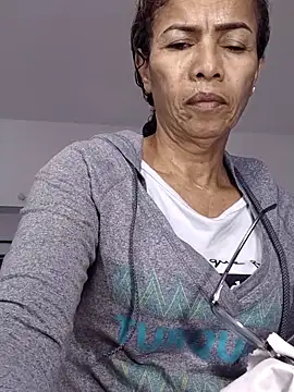 Snapshot of Merybeks chatting on 13, 11, 2025 Merybeks online show from 13, 11, 2025