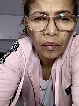 Snapshot of Merybeks chatting on 15, 12, 2025 Merybeks online show from 15, 12, 2025