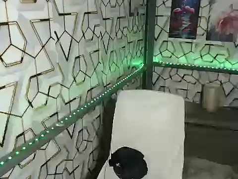 Snapshot of darryl_hugecok chatting on 14, 9, 2025 darryl hugecok online show from 14, 9, 2025