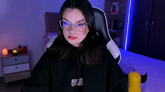 OphelianaRose33 online show from 21, 11, 2025