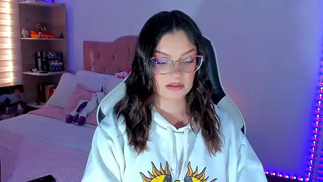 Snapshot of OphelianaRose33 chatting on 27, 5, 2026 OphelianaRose33 online show from 27, 5, 2026