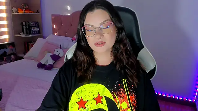 Snapshot of OphelianaRose33 chatting on 30, 5, 2026 OphelianaRose33 online show from 30, 5, 2026