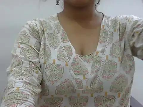 Snapshot of LIYO_ chatting on 25, 5, 2026 LIYO online show from 25, 5, 2026