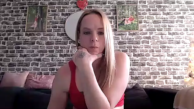 Snapshot of SexyMilf_37 chatting on 15, 12, 2025 SexyMilf 37 online show from 15, 12, 2025