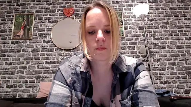 SexyMilf 37 online show from 18, 4, 2026