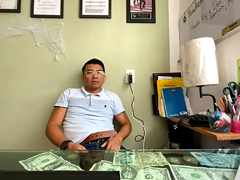 Snapshot of AlejXndroKD chatting on 11, 11, 2025 AlejXndroKD online show from 11, 11, 2025