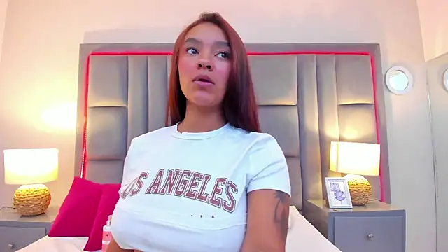 GabyMoreau online show from 7, 11, 2025