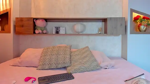 Emilly Beaumont online show from 26, 3, 2026