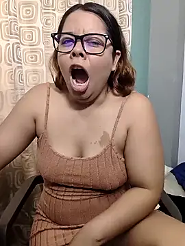 Snapshot of saenz_eymi chatting on 2, 5, 2026 saenz eymi online show from 2, 5, 2026