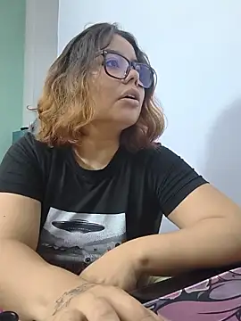 Snapshot of saenz_eymi chatting on 1, 6, 2026 saenz eymi online show from 1, 6, 2026