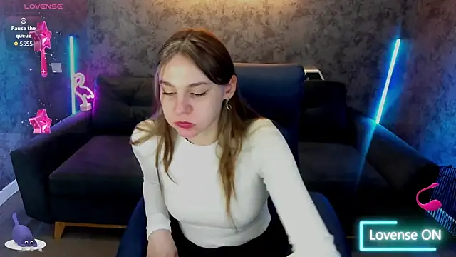 DiamondGoldie online show from 5, 12, 2025