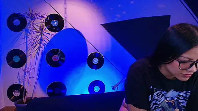 Lilith and Khloe online show from 1, 11, 2025