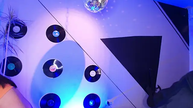 Lilith and Khloe online show from 29, 11, 2025