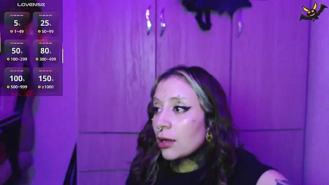 Snapshot of vainilla_doll chatting on 8, 4, 2026 vainilla doll online show from 8, 4, 2026