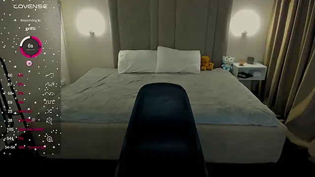 MikaBloom online show from 13, 3, 2026