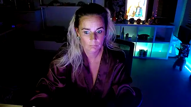 Mrs-Aurora online show from 6, 10, 2025