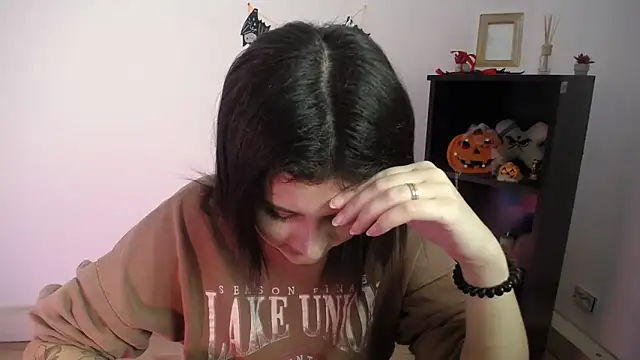 Katrin kiss  online show from 12, 11, 2025