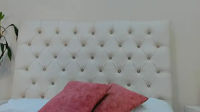 Snapshot of Perla_Giraldo chatting on 2, 10, 2025 Perla Giraldo online show from 2, 10, 2025