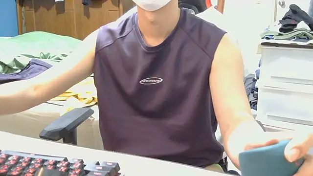 Snapshot of Rmangotw chatting on 15, 4, 2026 Rmangotw online show from 15, 4, 2026