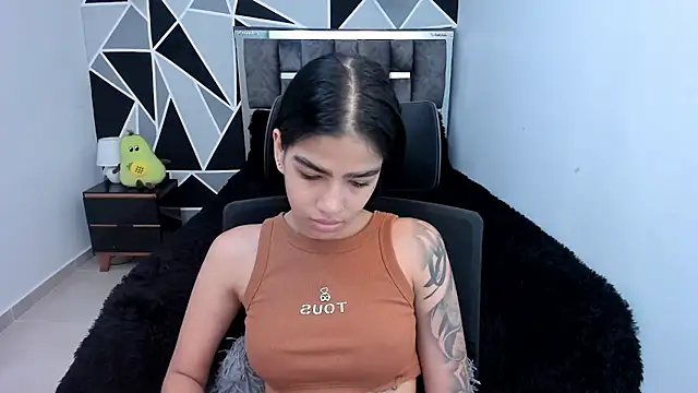 Snapshot of valeria-duarte chatting on 2, 4, 2026 valeria-duarte online show from 2, 4, 2026