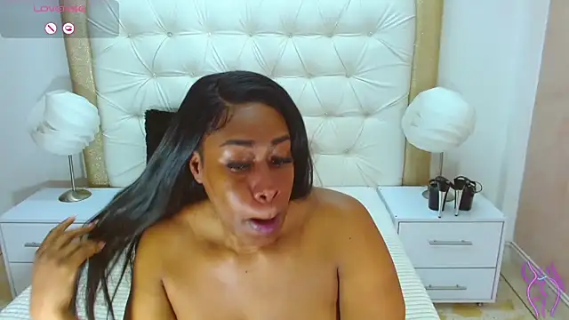 WildScarlet online show from 3, 3, 2025