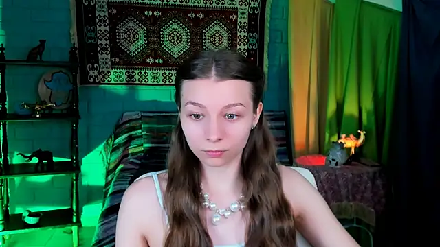 Snapshot of JulieDaniel chatting on 13, 11, 2025 JulieDaniel online show from 13, 11, 2025