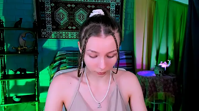 Snapshot of JulieDaniel chatting on 19, 11, 2025 JulieDaniel online show from 19, 11, 2025