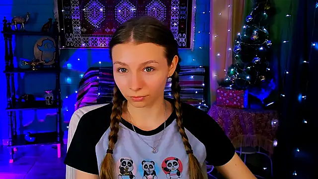 Snapshot of JulieDaniel chatting on 16, 12, 2025 JulieDaniel online show from 16, 12, 2025