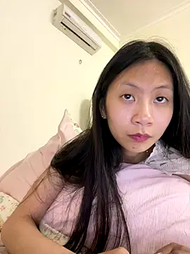 Snapshot of Lil-Gi chatting on 11, 11, 2025 Lil-Gi online show from 11, 11, 2025