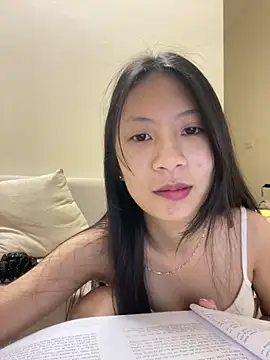 Snapshot of Lil-Gi chatting on 14, 11, 2025 Lil-Gi online show from 14, 11, 2025