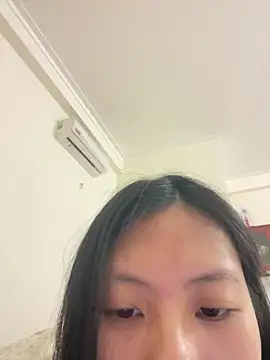 Snapshot of Lil-Gi chatting on 18, 11, 2025 Lil-Gi online show from 18, 11, 2025