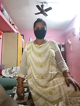 Snapshot of biggbobbsgirl chatting on 2, 4, 2026 biggbobbsgirl online show from 2, 4, 2026