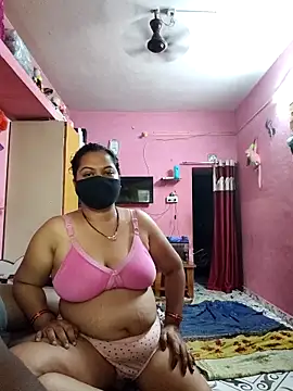 Snapshot of biggbobbsgirl chatting on 9, 4, 2026 biggbobbsgirl online show from 9, 4, 2026