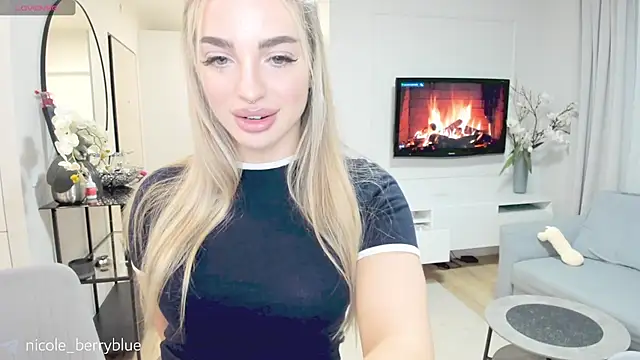 Snapshot of nicole_blueberry chatting on 26, 10, 2025 nicole blueberry online show from 26, 10, 2025