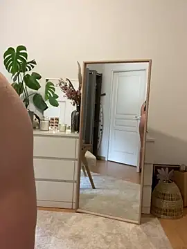 Snapshot of chloedlm5 chatting on 18, 10, 2025 chloedlm5 online show from 18, 10, 2025