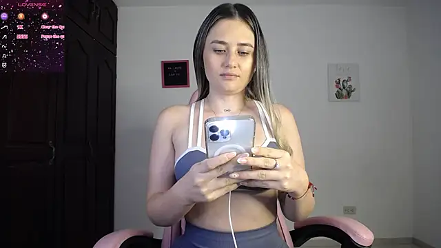 Snapshot of Veronika__Winslow_ chatting on 24, 9, 2025 Veronika Winslow online show from 24, 9, 2025