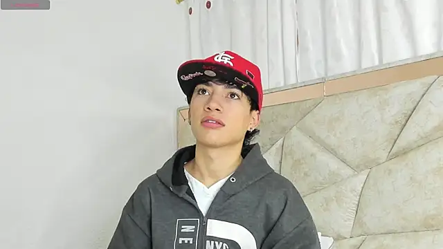 Snapshot of Thiago_Divine_ chatting on 17, 9, 2025 Thiago Divine  online show from 17, 9, 2025