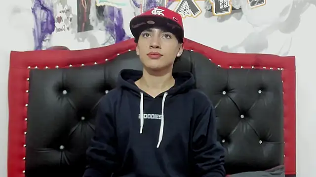 Snapshot of Thiago_Divine_ chatting on 17, 10, 2025 Thiago Divine  online show from 17, 10, 2025