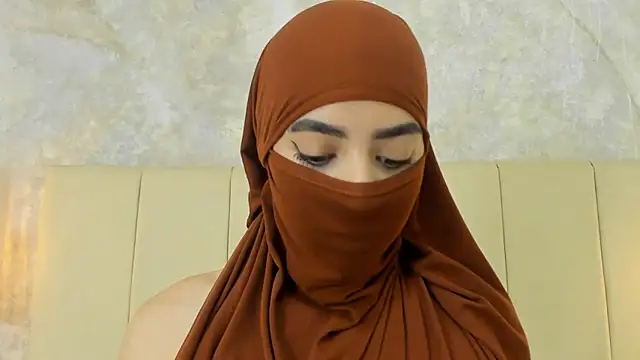 nayiraa  online show from 11, 4, 2026