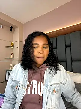 Snapshot of LisaMendez chatting on 1, 10, 2025 LisaMendez online show from 1, 10, 2025