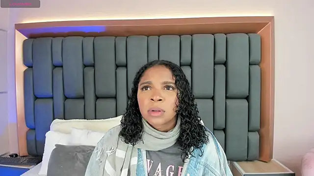 Snapshot of LisaMendez chatting on 10, 10, 2025 LisaMendez online show from 10, 10, 2025