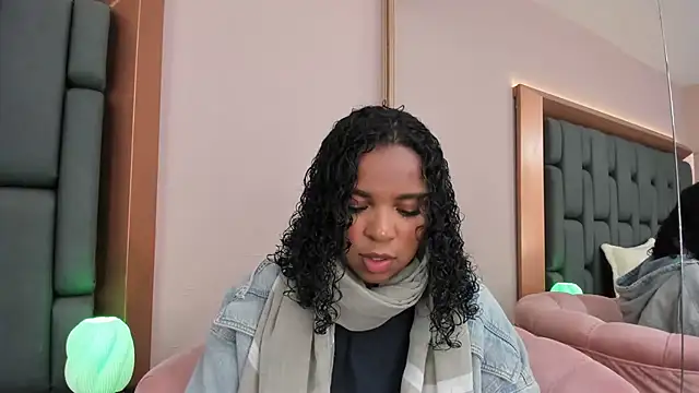 Snapshot of LisaMendez chatting on 14, 10, 2025 LisaMendez online show from 14, 10, 2025