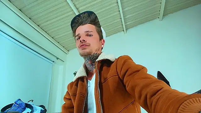 Snapshot of Gold_Loyal77 chatting on 9, 9, 2025 Gold Loyal77 online show from 9, 9, 2025