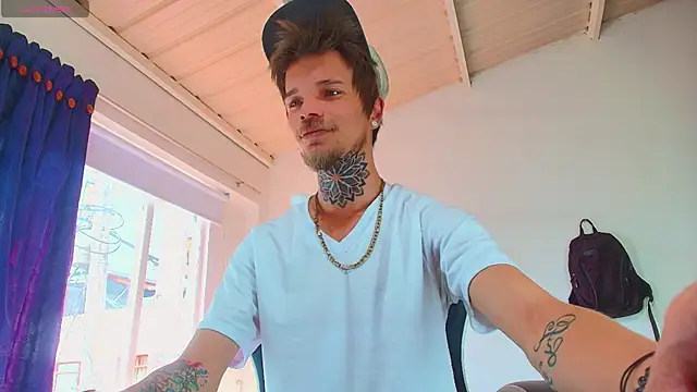 Snapshot of Gold_Loyal77 chatting on 1, 12, 2025 Gold Loyal77 online show from 1, 12, 2025