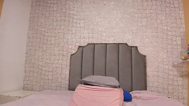 chloe leroy  online show from 12, 11, 2025