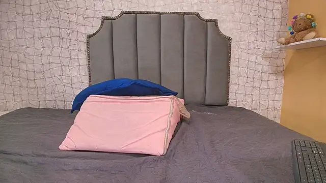 chloe leroy  online show from 14, 11, 2025